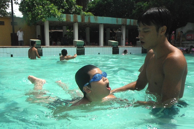  Trẻ Hà Nội đổ xô đi học bơi miễn phí